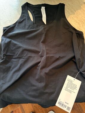 NWT Love Tank by lululemon.
Perfect condition. Color is black. Size 8.